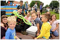 Professor Dan Slater, balloon netertainer, York